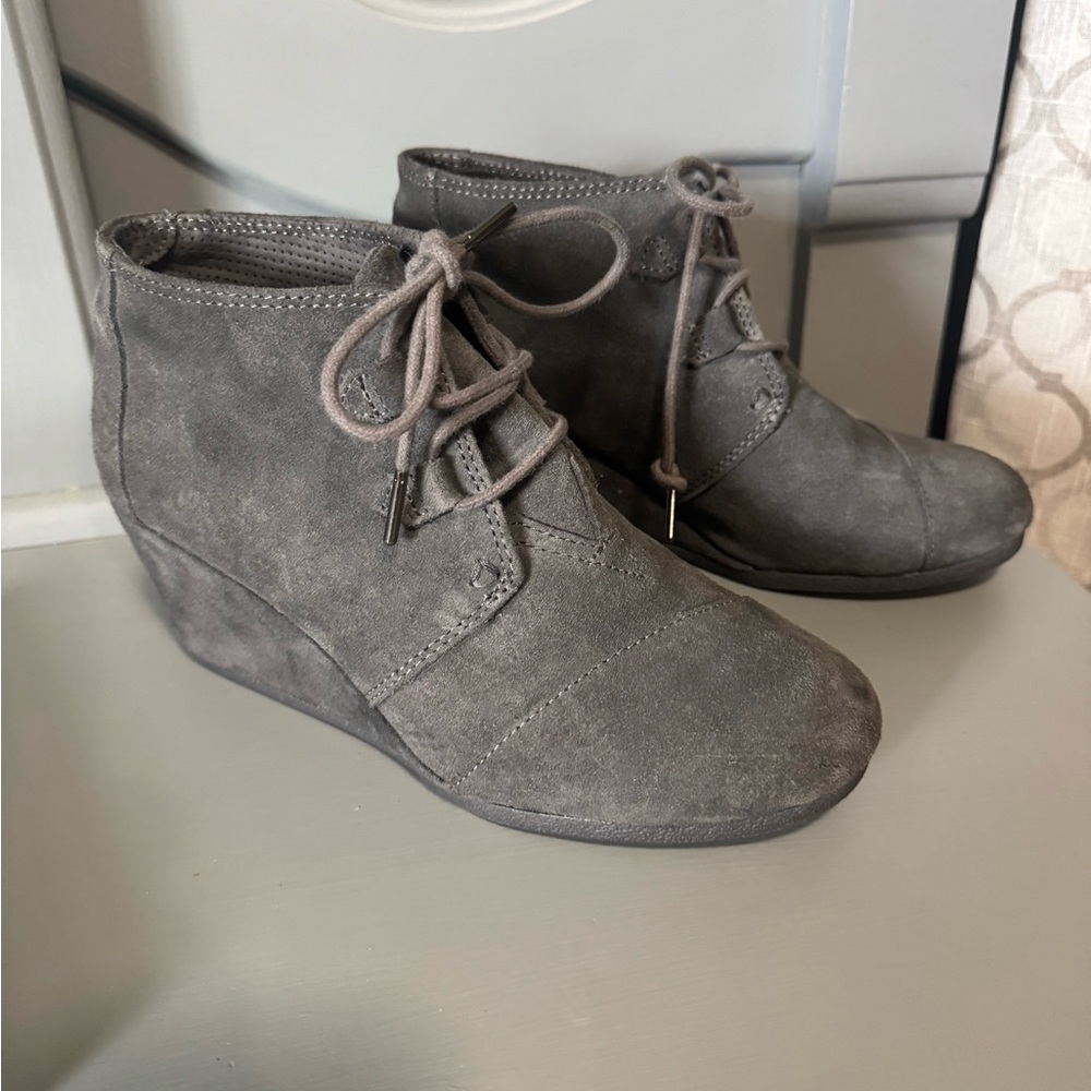 TOMS "Kala" Gray Suede Round Toe Lace Up Wedge Ankle Booties